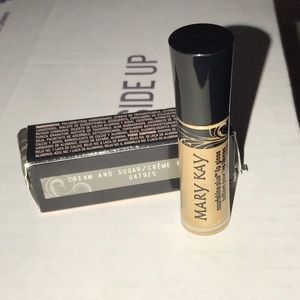 Mary Kay nourishine plus lip gloss
